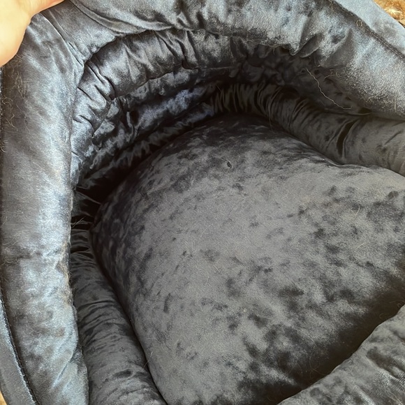 Blue Velvet Cat Cave - Picture 2 of 5